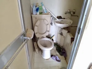 大阪府高石市にて　浴槽孤独死現場での特殊清掃作業　どんな悲惨な現場でも誰かがやらなければならない　経験と知識を兼ね備えたクリーンメイトにお任せください！