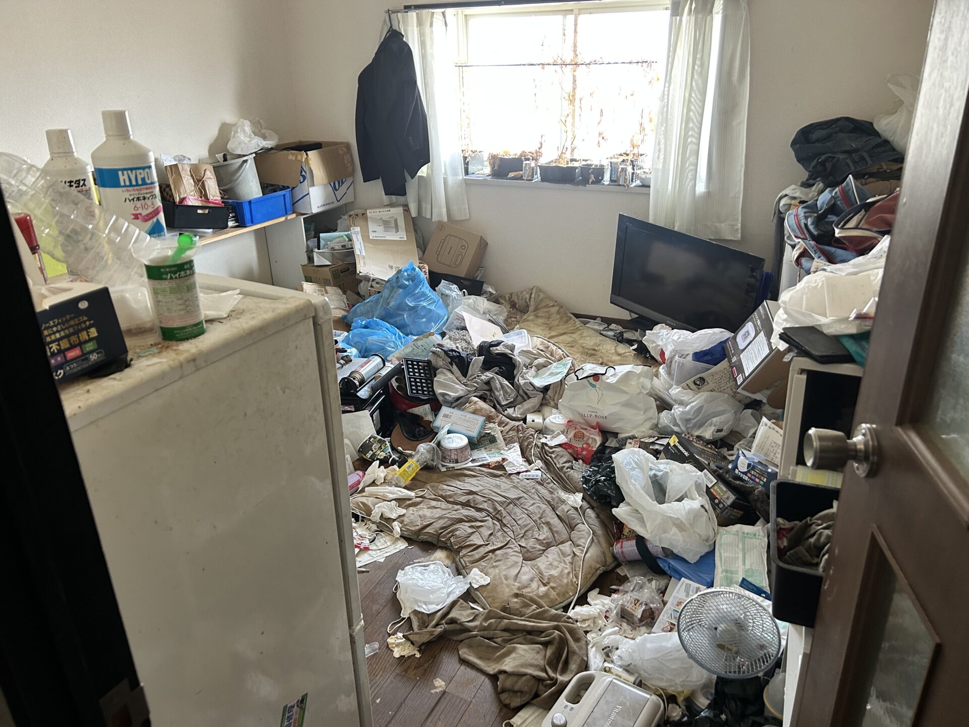 【兵庫県明石市・孤独死清掃事例】ゴミ屋敷状態のお部屋を3日間で原状回復｜特殊清掃の対応事例