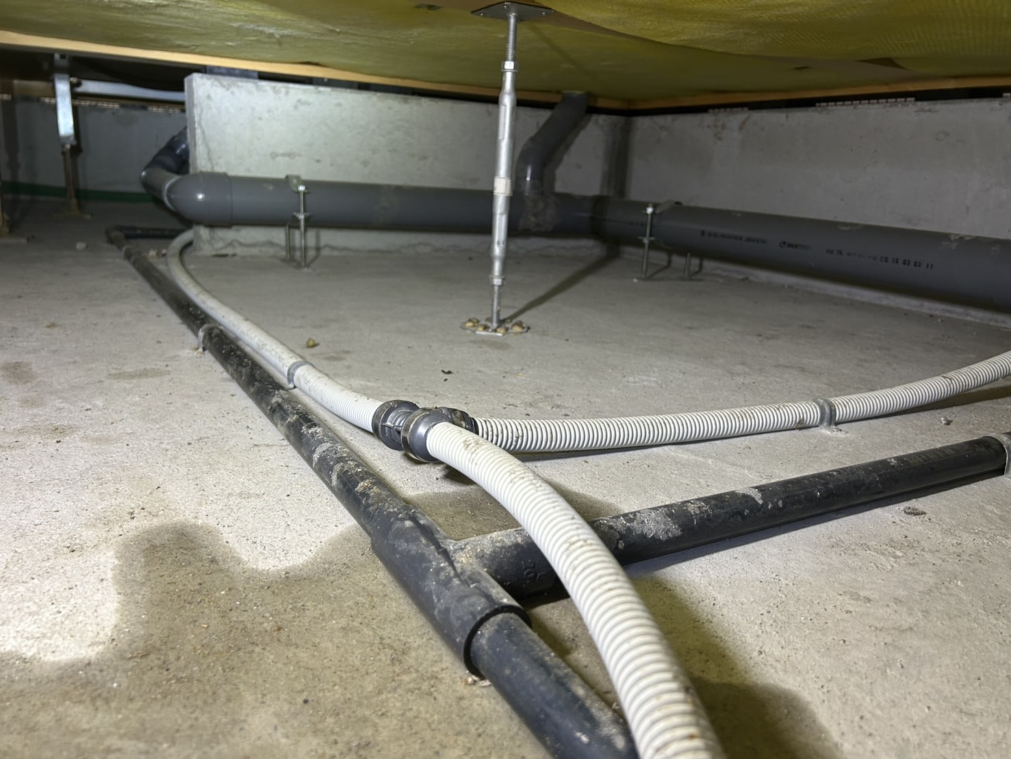 【兵庫県伊丹市・水害復旧事例】2025年8月 浴室排水管の劣化による床下浸水｜3日間で徹底復旧